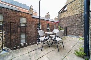 Apartment, 1 Queen Bed | Balcony