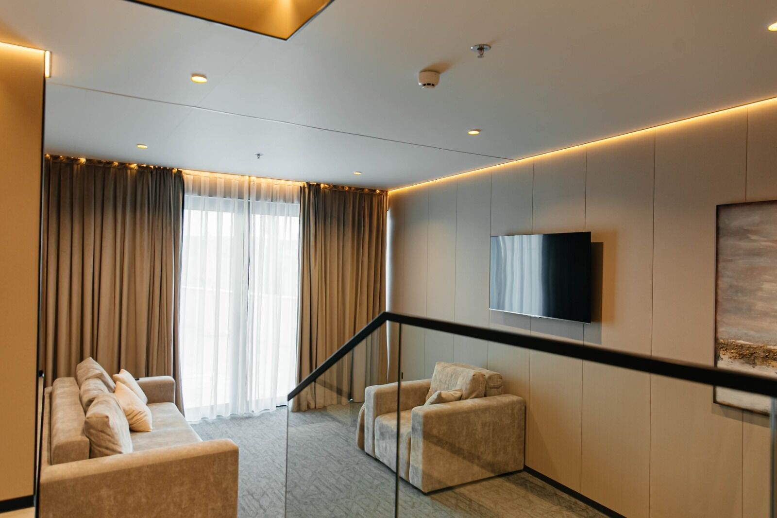 deluxe studio suite | living area | 109-cm led tv with satellite channels, tv