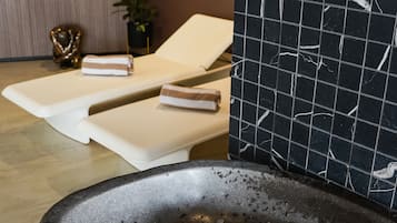 Sauna seca, banheira de hidromassagem, tratamentos corporais