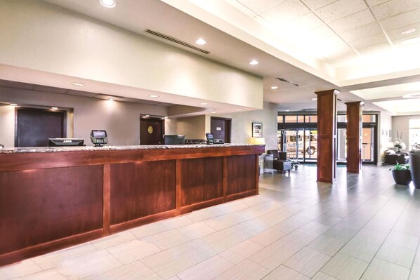 Reception - Norwood Inn & Suites Milwaukee (Milwaukee)