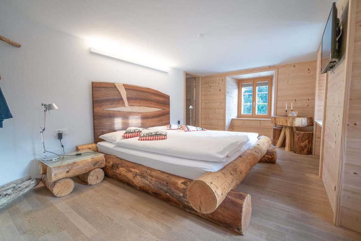 Quarto casal luxo | Wi-Fi de cortesia, roupa de cama