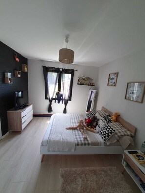 5 Schlafzimmer, Bügeleisen/Bügelbrett, WLAN, Bettwäsche