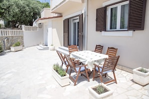 Apartemen (A1) | Teras/patio