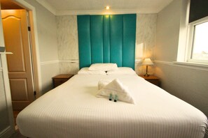 Superior Double Room (Private External Bathroom) | Premium bedding, Tempur-Pedic beds, iron/ironing board, free WiFi - OYO Abbey Lodge Hotel (Blackpool)