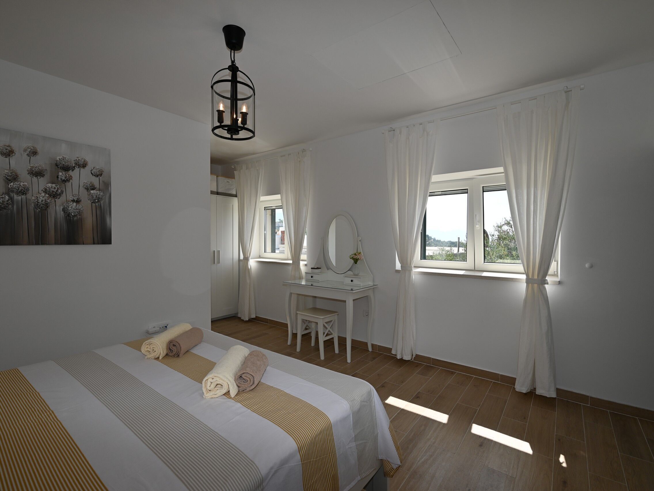 Casa | 3 habitaciones, tabla de planchar con plancha y wifi gratis 