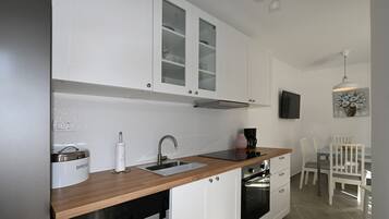 House | Private kitchen | Fridge, oven, stovetop, dishwasher