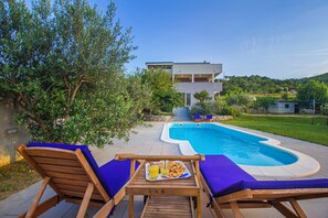 Outdoor pool, a heated pool - House Anavi (Omis)