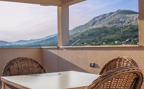 Property grounds - House Anavi (Omis)