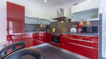 Villa | Eigene Küche | Kühlschrank, Mikrowelle, Ofen, Herdplatte