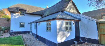 Holly Cottage Poole. Quaint Thatch. Jurassic Coast