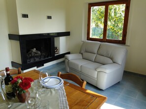 TV, lareira