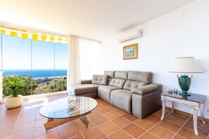 Fernseher, Videospielkonsole, Netflix, DVD-Player