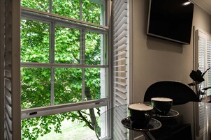 Studio Superior | Utsikt mot parken