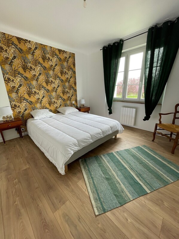 4 bedrooms, iron/ironing board, travel crib, free WiFi