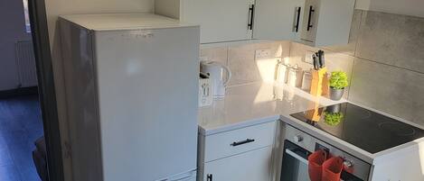 Mikrowelle, Ofen, Herdplatte, Wasserkocher