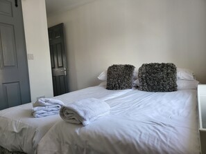 3 soverom, strykejern/-brett, wi-fi (inkludert) og sengetøy