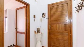 Doccia, set di cortesia gratuito, asciugacapelli, bidet