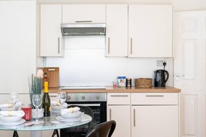 Apartment, Multiple Beds | Private kitchen