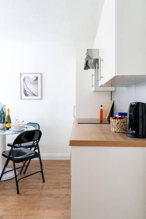 Apartment, Multiple Beds | Private kitchen