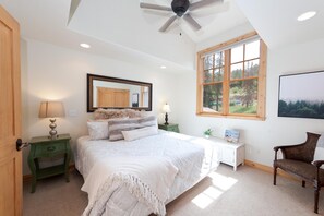 3 makuuhuonetta, silitysrauta/-lauta, Wi-Fi, vuodevaatteet