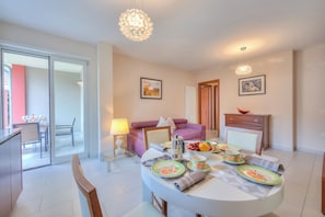 Familjelägenhet - 1 sovrum - balkong (Casa Margherita Few Minutes From Lake) | Interiör