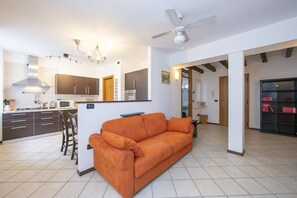 Family Apartment, Multiple Bedrooms (Casa Azzurra 150m From Lake) | Interior - Casa Azzurra 150m From Lake (Riva del Garda)