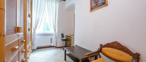 Family Apartment, Multiple Bedrooms (Casa Azzurra 150m From Lake) | Interior