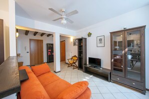 Family Apartment, Multiple Bedrooms (Casa Azzurra 150m From Lake) | Living area | 21-inch flat-screen TV with cable channels - Casa Azzurra 150m From Lake (Riva del Garda)