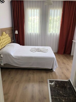 고급 침구, 미니바, 객실 내 금고, 각각 다른 스타일의 인테리어