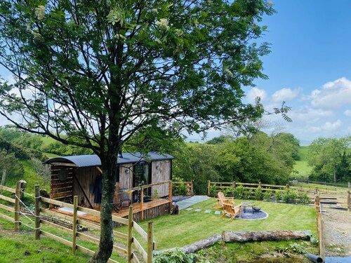 Loki Shepherds hut [ Graig Escapes ]