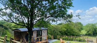 Loki Shepherds hut [ Graig Escapes ]