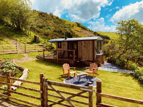 Loki Shepherds hut [ Graig Escapes ]