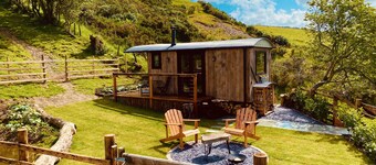 Loki Shepherds hut [ Graig Escapes ]
