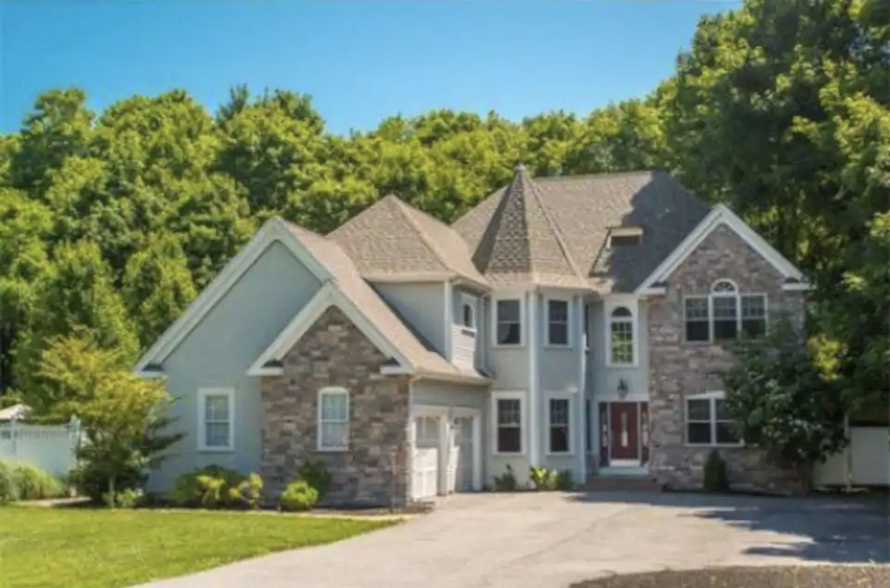 Upper Cape Mansion: Minutes From Beach