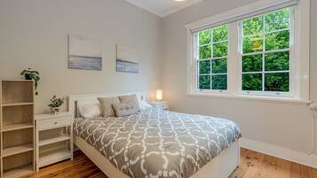 3 bedrooms, desk, free WiFi, bed sheets