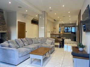 House, Berbilang Katil | Ruang tamu