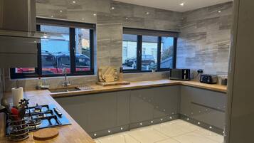 House, Multiple Beds | Private kitchen | Fridge, microwave, oven, stovetop