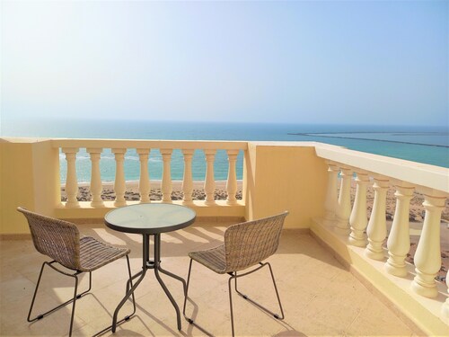 Beautiful Beach apartment - Al Hamra RAK
