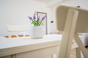 Superior-Vierbettzimmer | Wohnbereich | 40-Zoll-LCD-Fernseher mit Digitalempfang, Fernseher