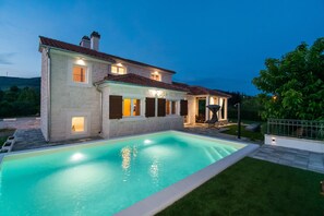 Outdoor pool, a heated pool, open open 24 hours, sun loungers