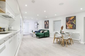 Apartment, 2 Queen-Betten | Wohnzimmer