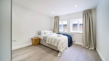 Apartamento, 2 camas Queen | 2 quartos, ferros/tábuas de passar roupa, Wi-Fi de cortesia