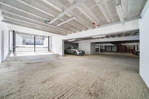 Apartment, 2 Queen Beds | Parking | Free self parking