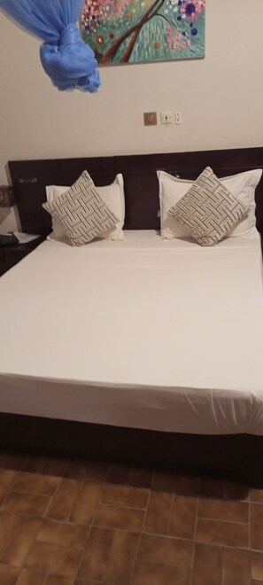 Superior tweepersoonskamer | Een bureau, een strijkplank/strijkijzer, gratis wifi, beddengoed