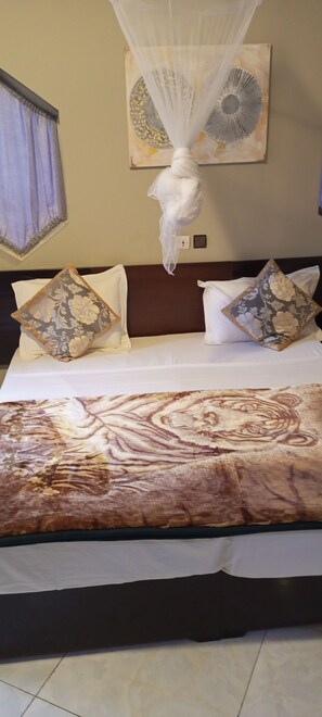 Standard Double Room | Desk, iron/ironing board, free WiFi, bed sheets - Hostellerie Le Relais St Hubert (Garoua)