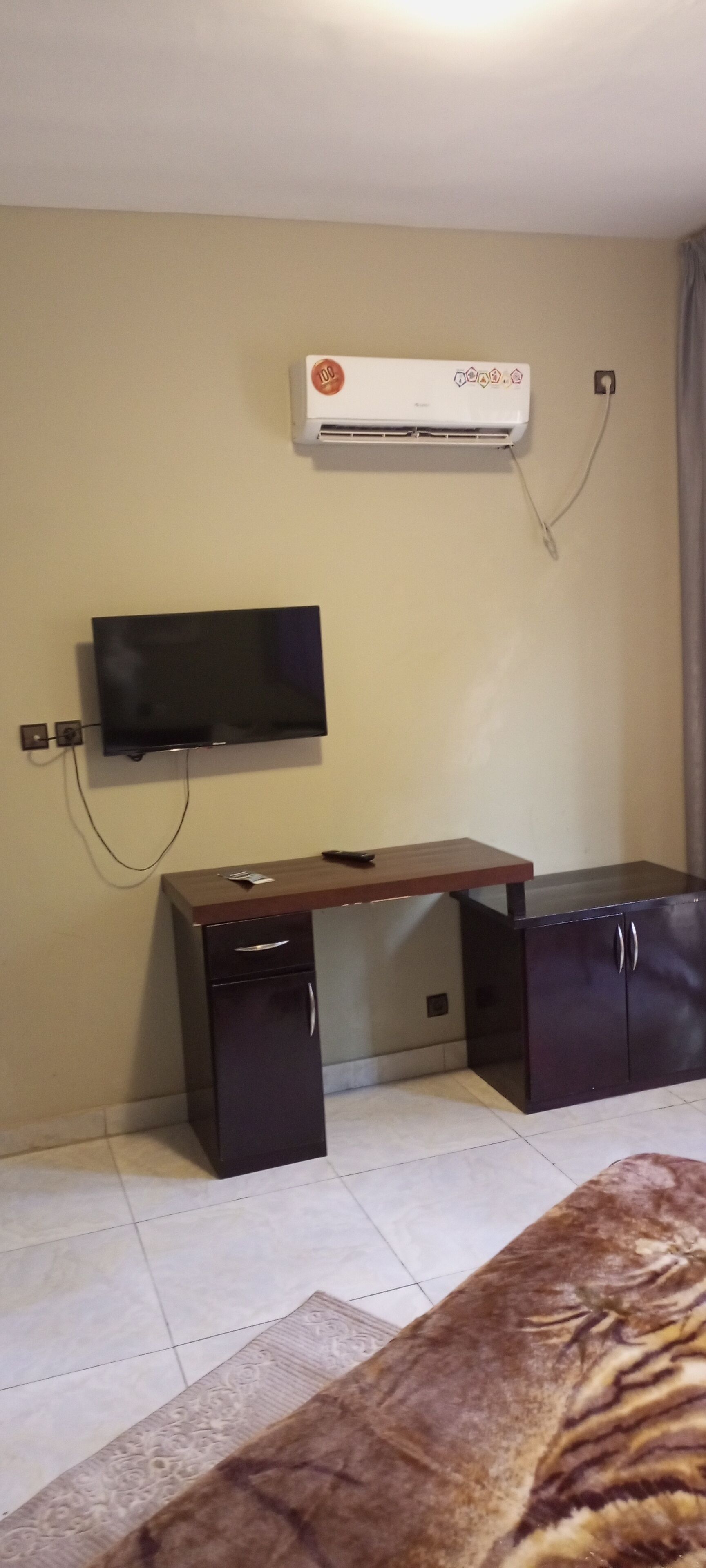 Desk, iron/ironing board, free WiFi, bed sheets