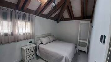 4 bedrooms, iron/ironing board, travel crib, free WiFi