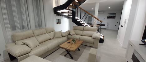 Smart TV, books, stereo