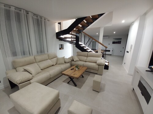 Design house, with all the comforts, large common areas and well located