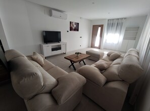 Smart TV, books, stereo